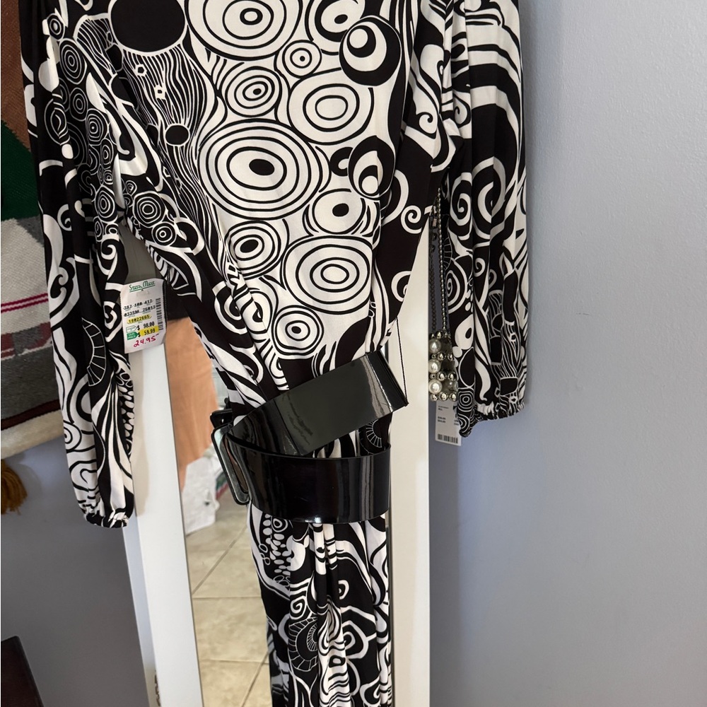 Black and White Patterned Dress with Belt - Picture 1 of 13